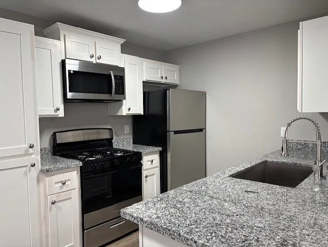 Avondale Apartments — Photo 4