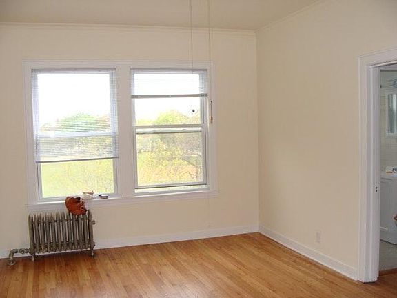 3rd image of 2244 W Sunnyside Ave #3