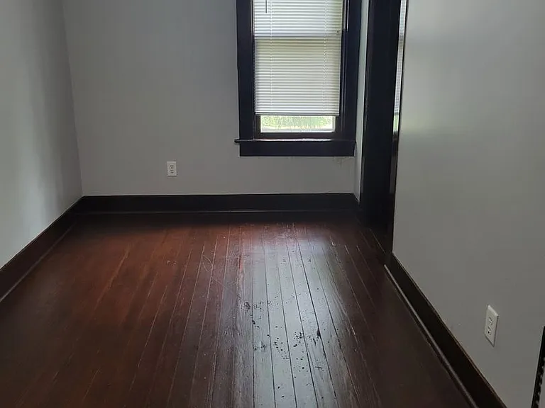 438 E Creighton Ave — Photo 14