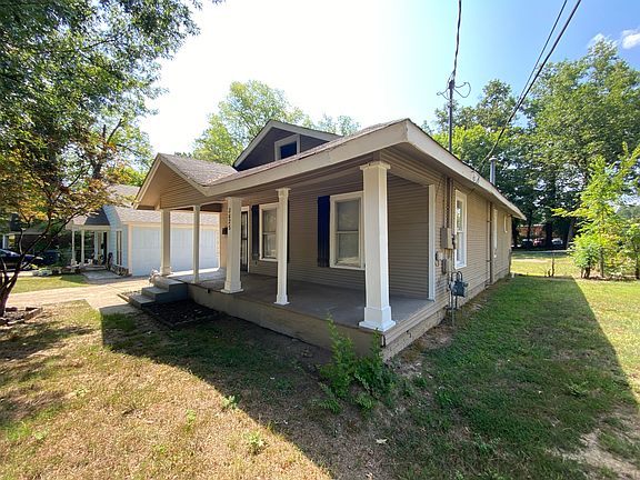 2nd image of 3625 Faxon Ave