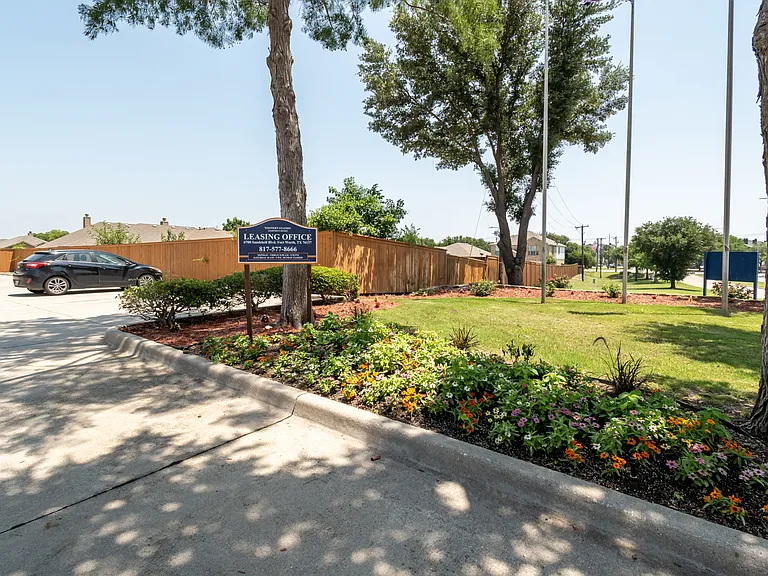Western Station Apartments — Photo 15