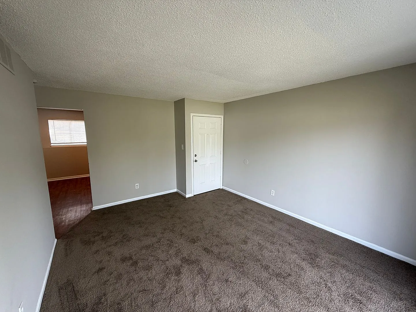 2 bedroom, 1 bath — Photo 3