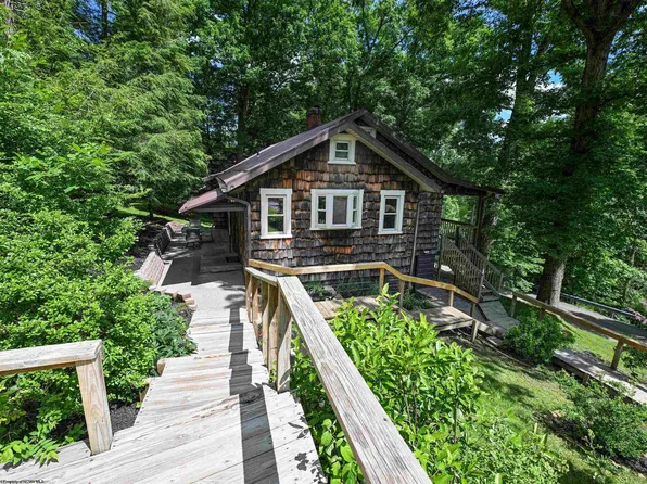 135 Camden Rd, Fairmont, WV 26554