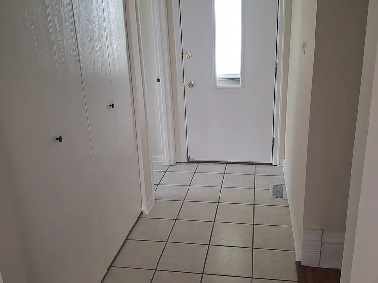 1096 Woonsocket Ct — Photo 13