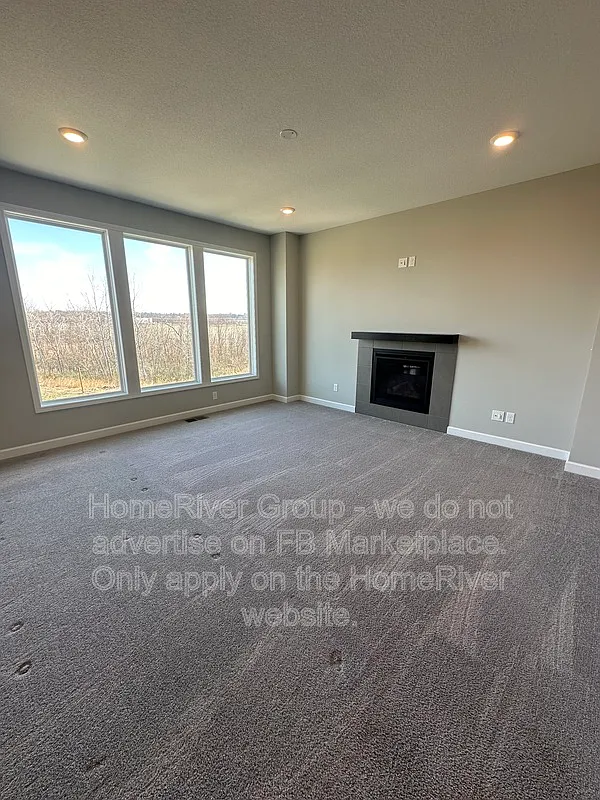4 bed, 2.5 bath, 1900 sqft, $2,450 — Photo 2
