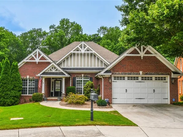 1173 Saint Charles Pl, Gainesville, GA 30501