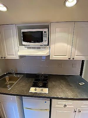 4th image of 307 W 93rd St #4E8