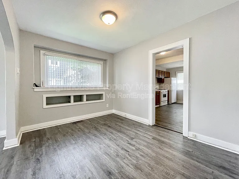 146 Lawrence St NE — Photo 5