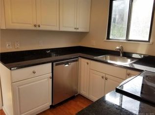 24 Heritage Vlg #B, Southbury, CT 06488