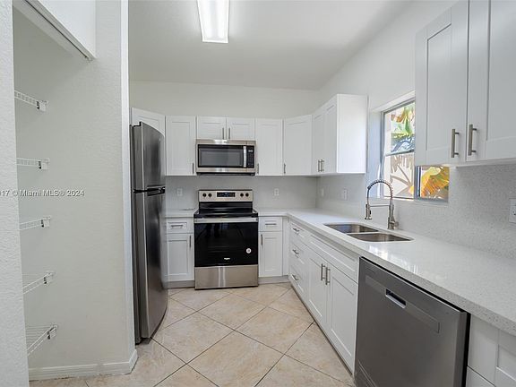 5th image of 11338 NW 33rd St