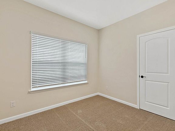 5th image of 582 Fredericksburg Dr Lot 24