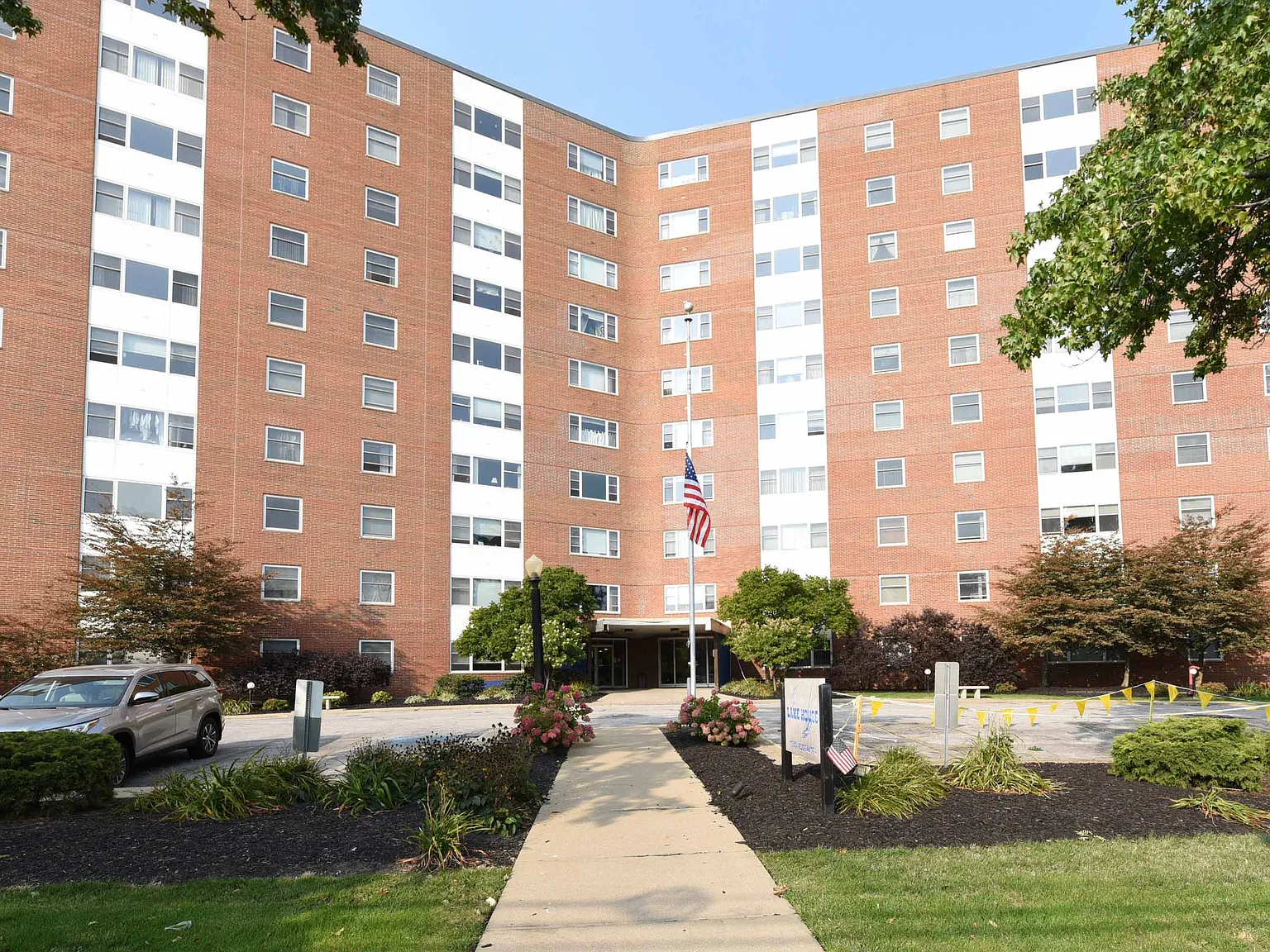 2 bed, 864 sqft, $1,800 — Photo 1