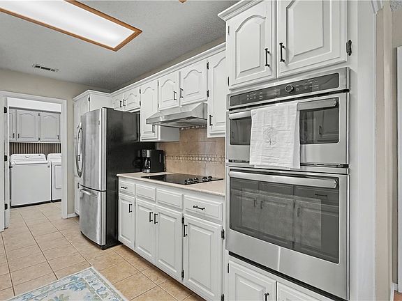 5th image of 2612 W Chateau Dr