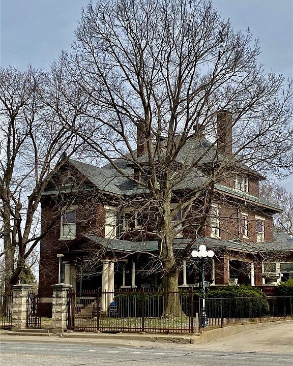 1st image of 415 N Gilbert St
