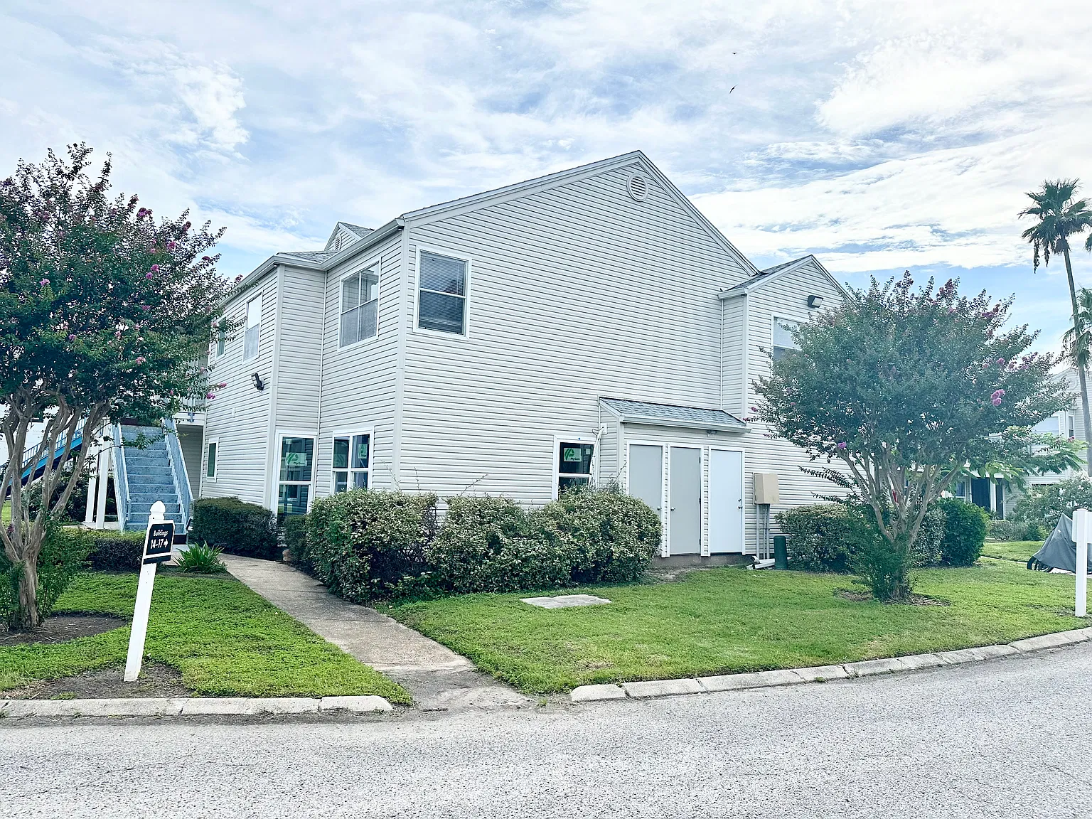 2 bed, 930 sqft, $1,380 — Photo 1