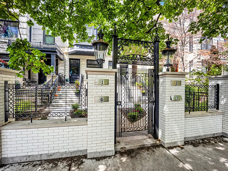 2522 N Burling St #2 — Photo 4