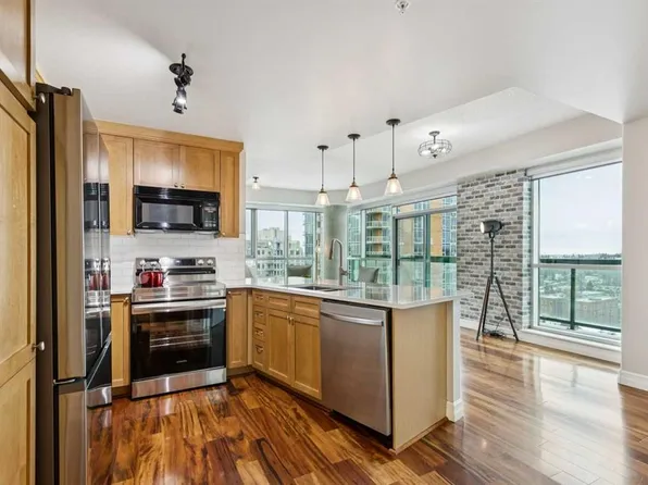 836 15th Ave S #1701, Calgary, AB T2R 1S2