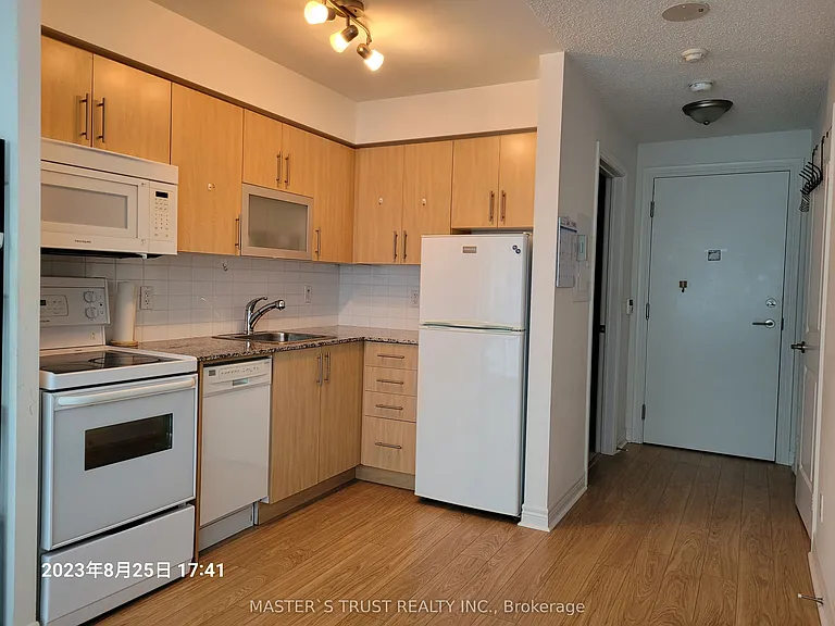 50 Town Centre Ct #1105 — Photo 2