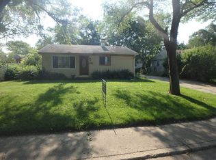 21 Hickory Dr, Carpentersville, IL