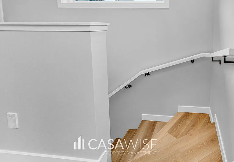 1057G Berg Pl — Photo 6