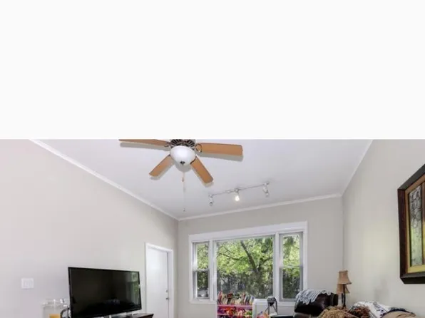 1256 W Wellington Ave APT 1F, Chicago, IL 60657