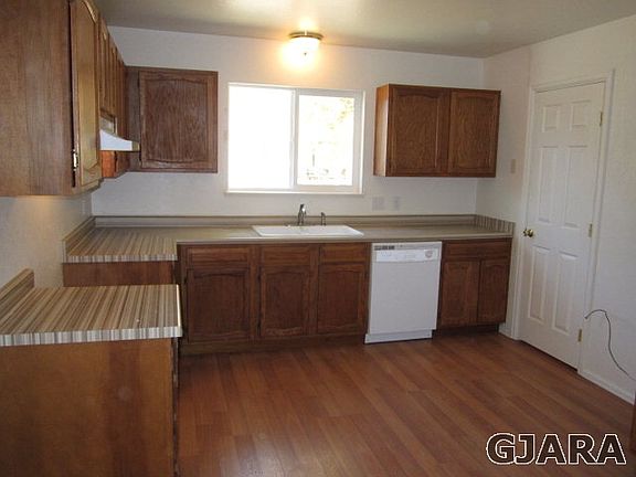 4th image of 627 Americana Dr