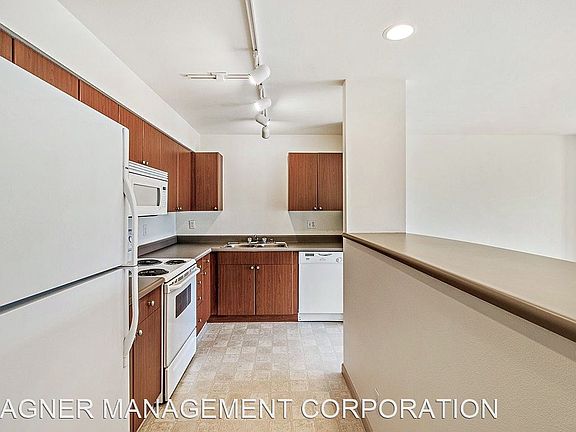 3rd image of 1404 E Yesler Way APT 303