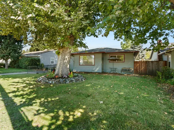 503 NE Dean Dr, Grants Pass, OR 97526