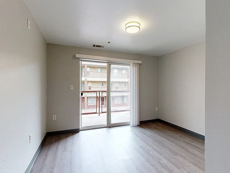 901 W 10th Ave — Photo 21