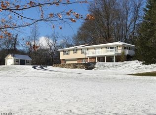 3 Cedar Ridge Rd, Lebanon, NJ 08833