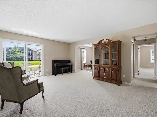 3813 Summerfield Ln NE APT A, Cedar Rapids, IA 52402