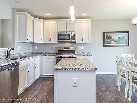 3rd image of 11661 Hickory Dr