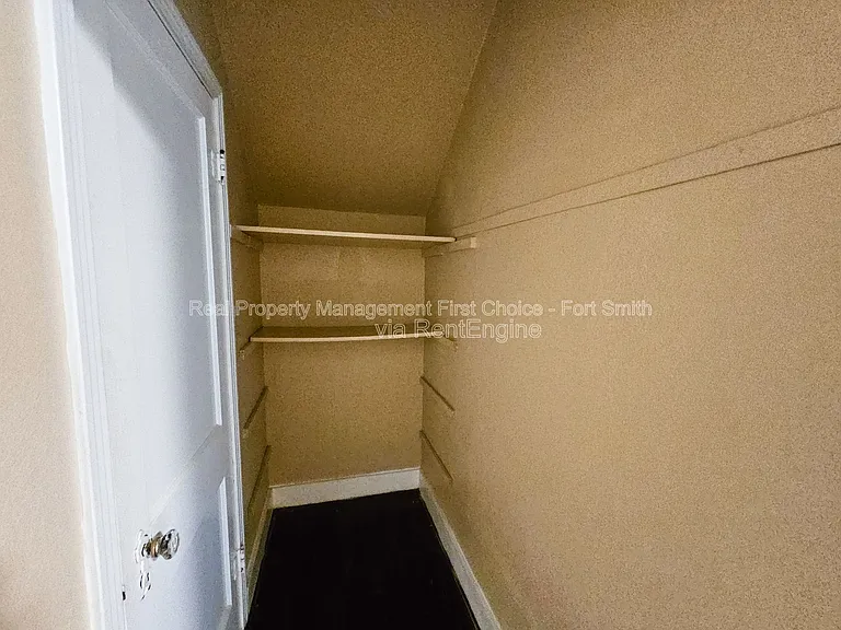 1008 S 23rd St — Photo 8