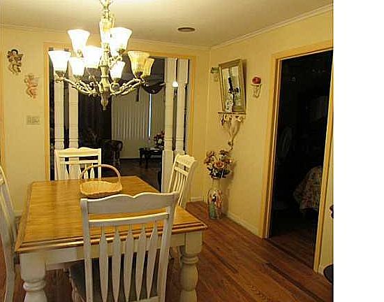 3rd image of 106 Curtis St
