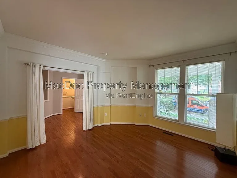 1404 Graham Dr — Photo 6