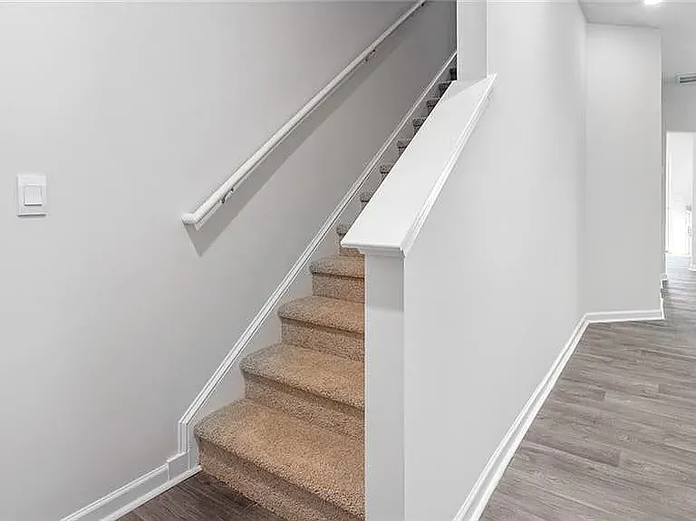 1310 Amberview Ln — Photo 13