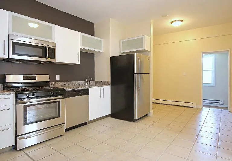 114 Everett St #2 — Photo 1