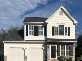 28 Schoolhouse Lndg, East Granby, CT 06026