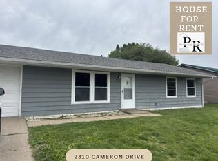 2310 Cameron Dr, Clinton, IA 52732