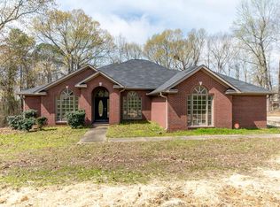 512 Williamsburg Dr, Phenix City, AL 36869