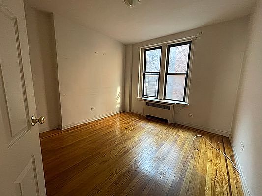 3rd image of 1175 Morris Ave APT 3C