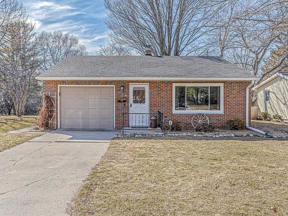 1st image of 109 River Hills Dr