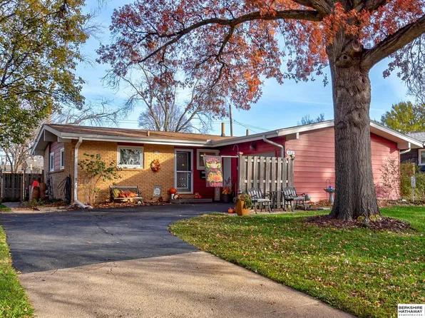 8712 Grand Ave, Omaha, NE 68134