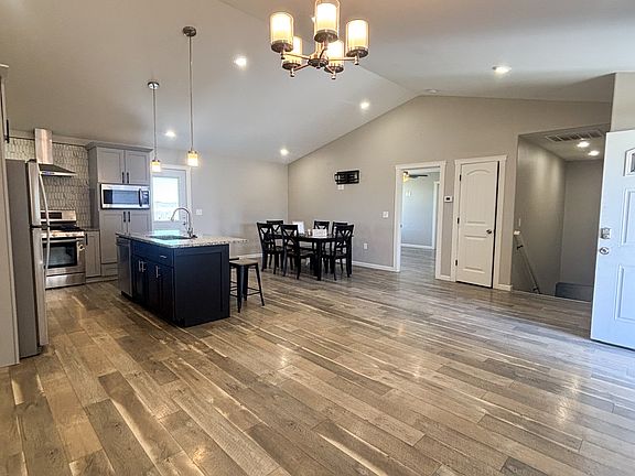 2nd image of 4131 Hawthorne Way