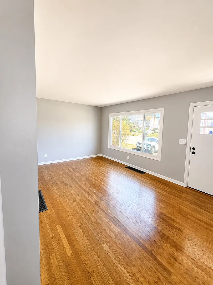 3 Bedroom Cape Cod Home with a Yard & Garage! — Photo 3