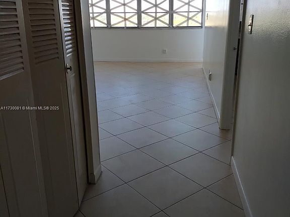 5th image of 2025 NE 164th St APT 915