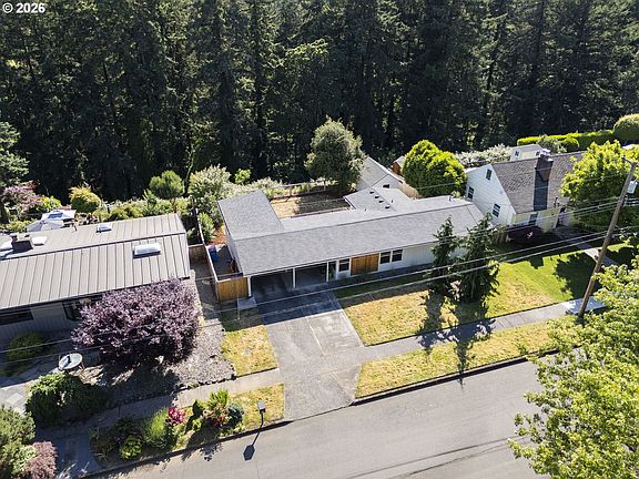 4th image of 309 NW Overlook Dr