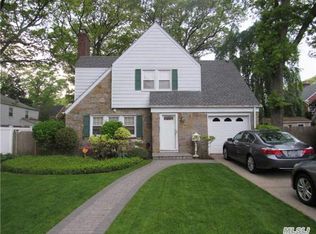 11 Midwood Pl, Freeport, NY 11520