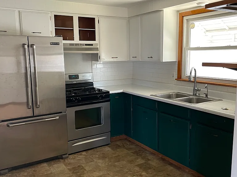 77 Elmhurst Pl #LOWER — Photo 8