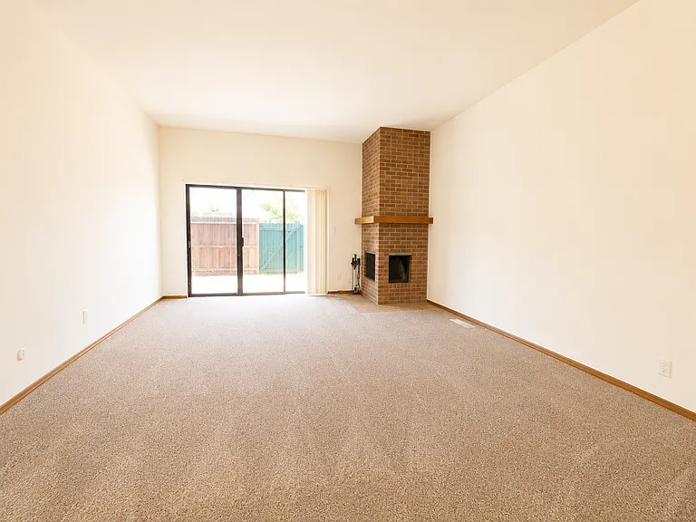 23 Lakeshore Dr NE — Photo 2